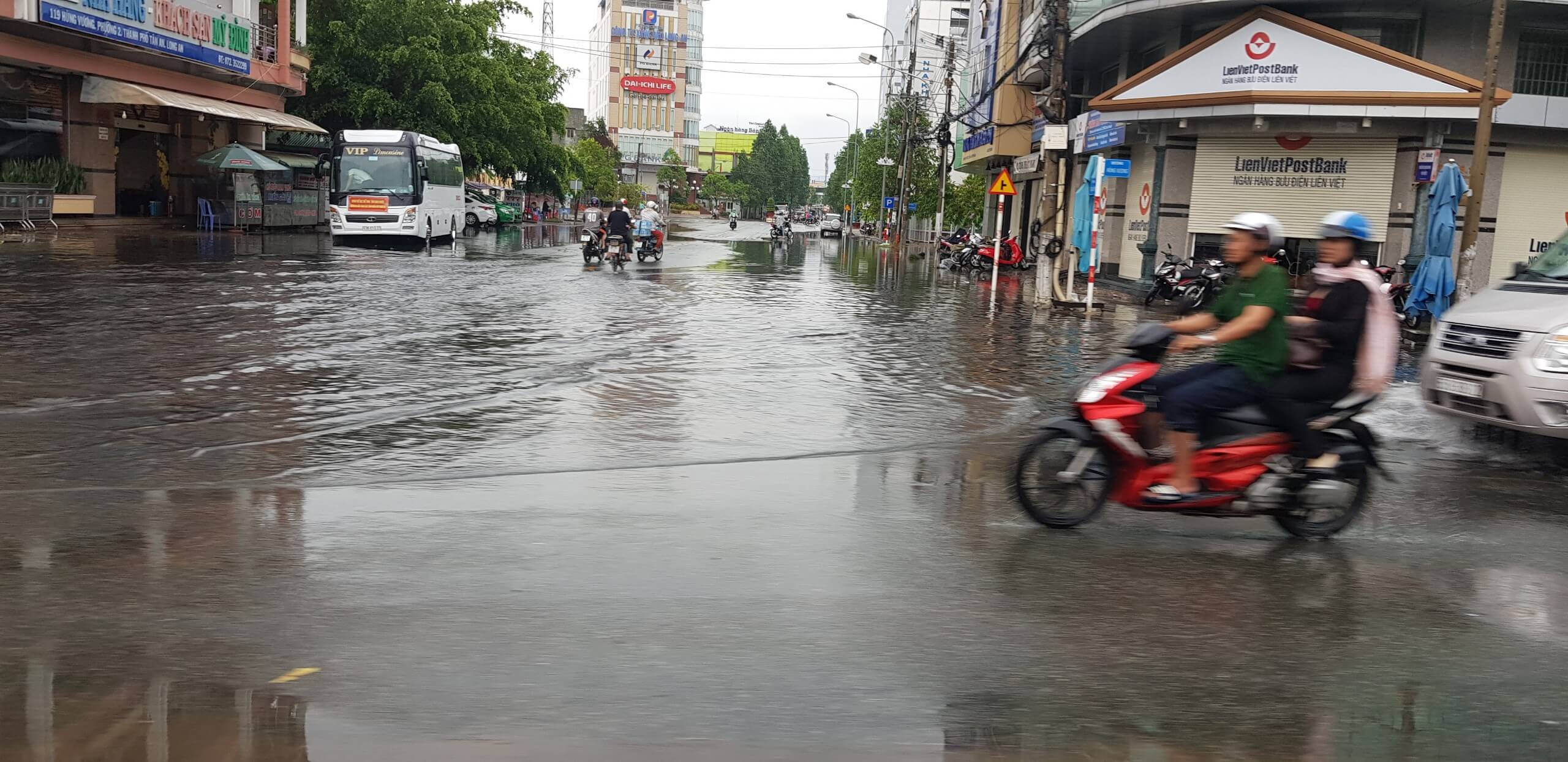Tình trạng ngập lụt tại đường Hùng Vương cũ, Tp. Tân An - Long An - 1
