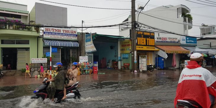 Tình trạng ngập lụt tại đường Hùng Vương cũ, Tp. Tân An - Long An