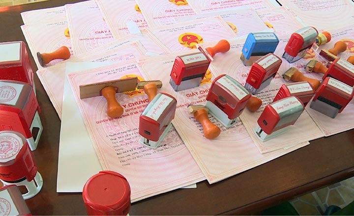 dùng sổ giả để lừa đảo