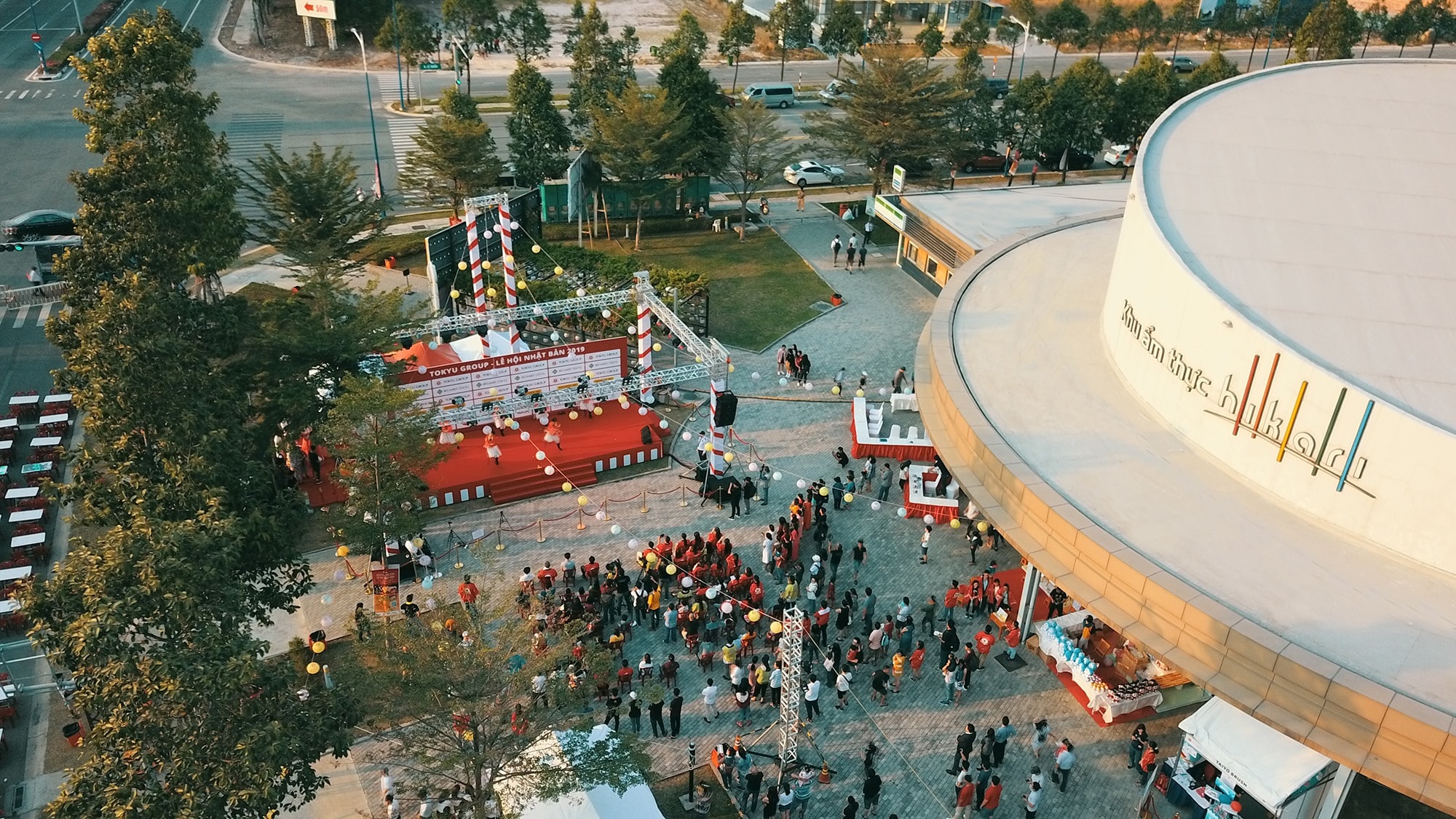 khu dịch vụ với nhiều tiện ích