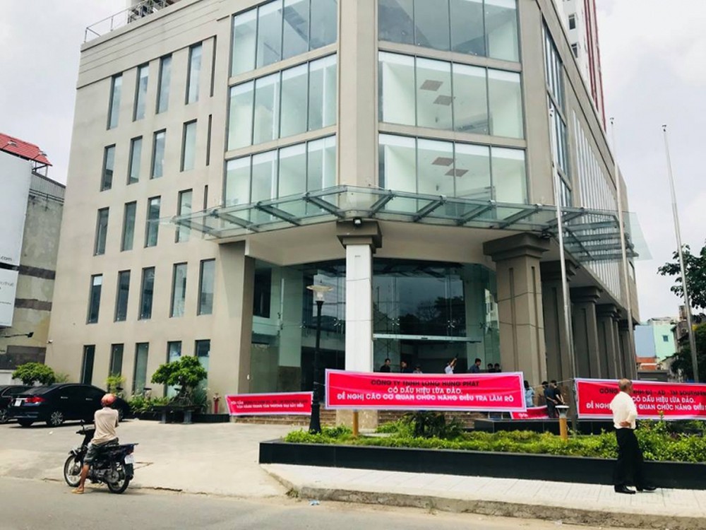 Những lùm xùm tại Bảy Hiền Tower