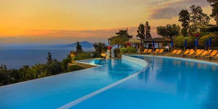 Thiết kế bể bơi vô cực và những điều quan trọng bạn cần biết