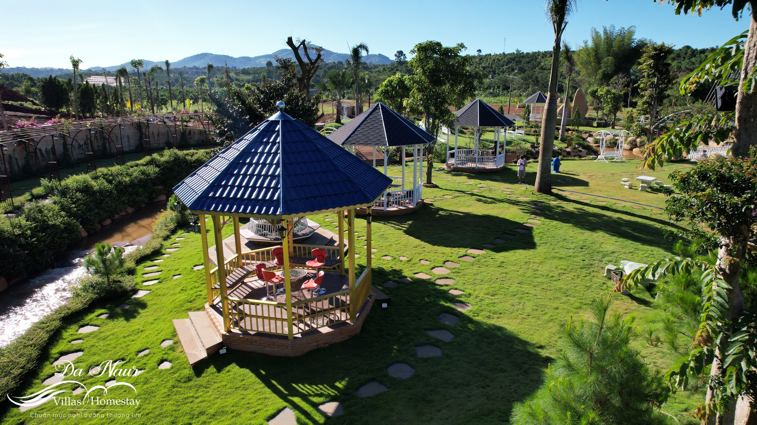 Nhà chòi sân vườn